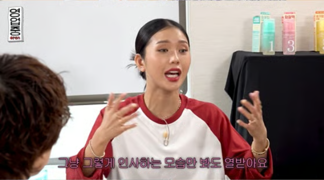 "고개만 까딱… 열받아"… 오마이걸 미미, 방송국 아이돌 인사 태도 저격 전말