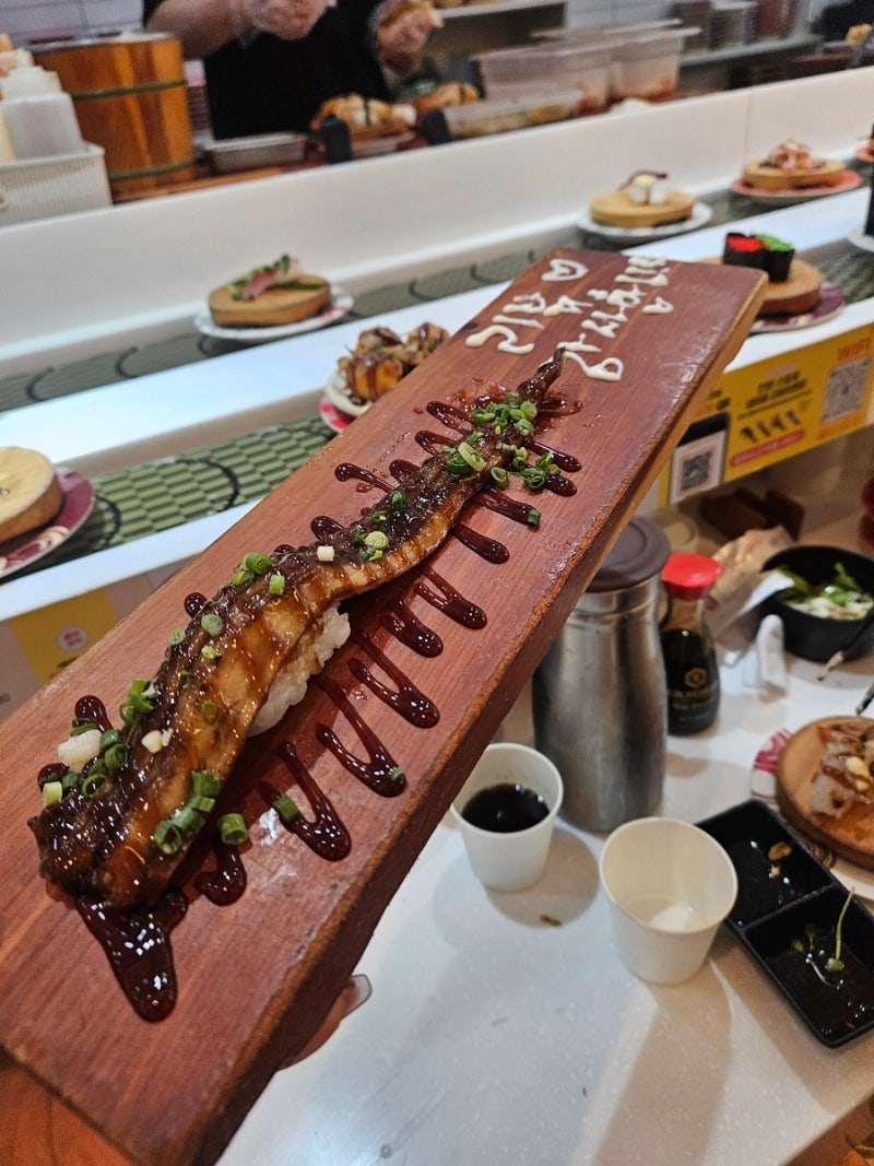 해운대 용이초밥 장산중동점 리뷰 신선한 회전초밥 가성비 맛집