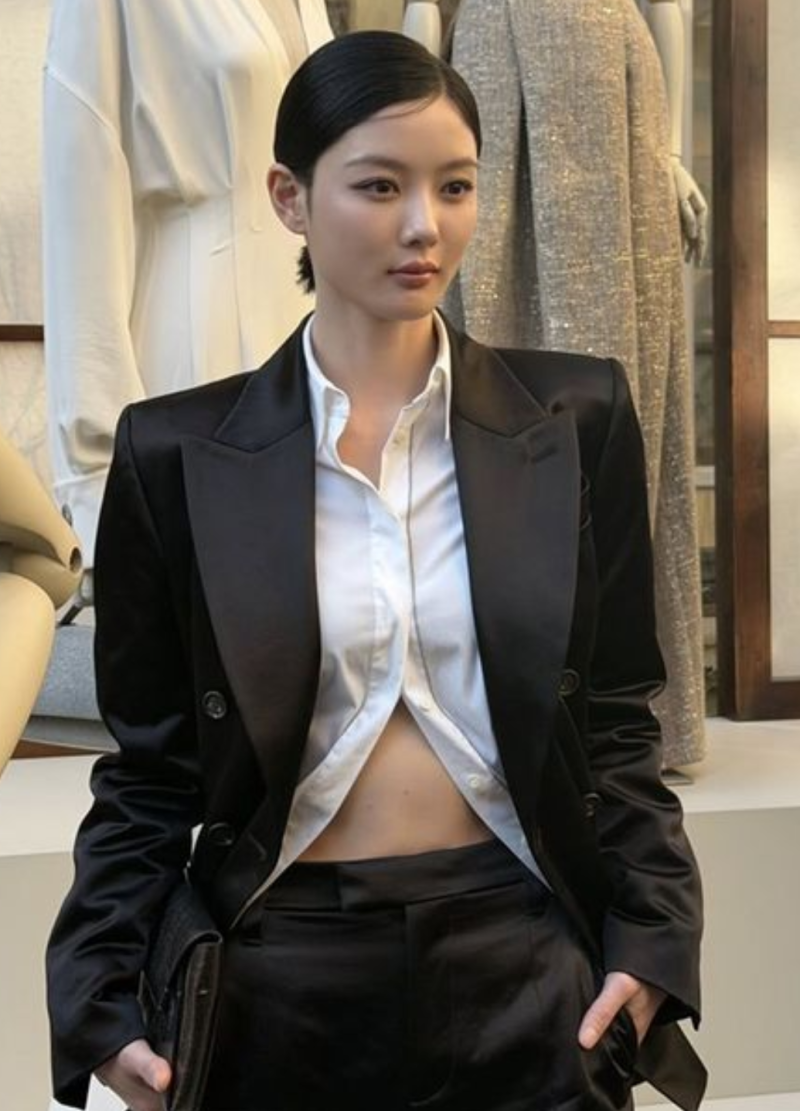 '국민 여동생' 김유정, 27세 되더니 셔츠 단추 풀고 아역 이미지 결국 벗었다