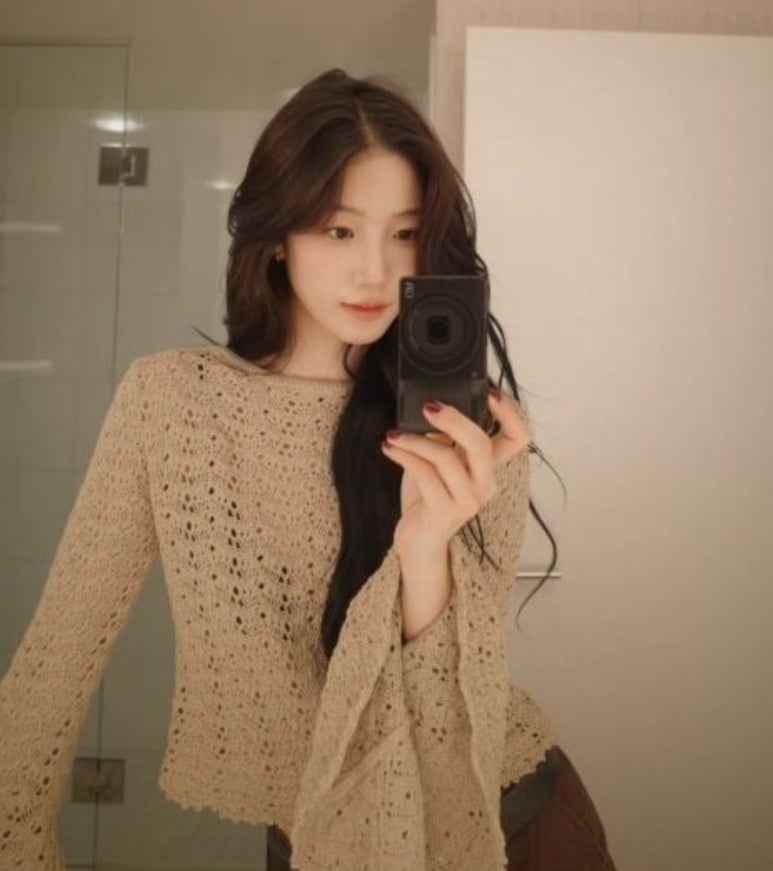 카즈하 수지 닮은꼴, 한 줌 허리 반전, "국민 첫사랑" 여친짤 찍더니 드러난 탄탄 복근