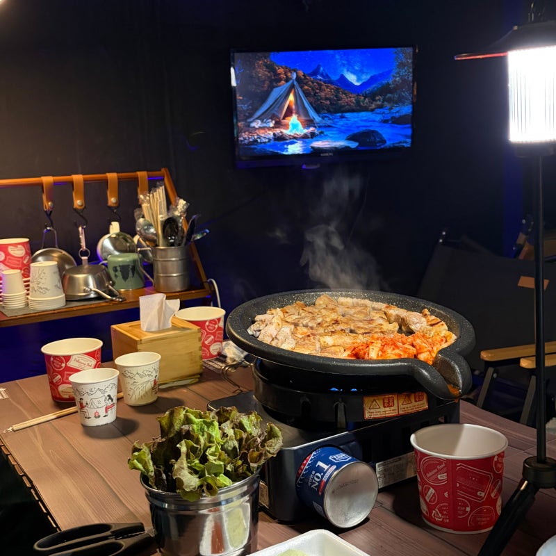 홍대 실내캠핑장 맛집 티에이지, 도심에서 즐기는 캠핑 삼겹살