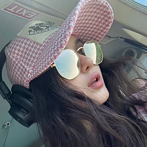 '뉴진스 퇴출' 다니엘, 어도어와 소송 중 추석 인사…여유로운 여행 일상 [★해시태그]