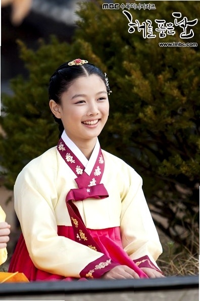 김유정, 밀라노 올블랙 복근 공개 "오오오오잉"
