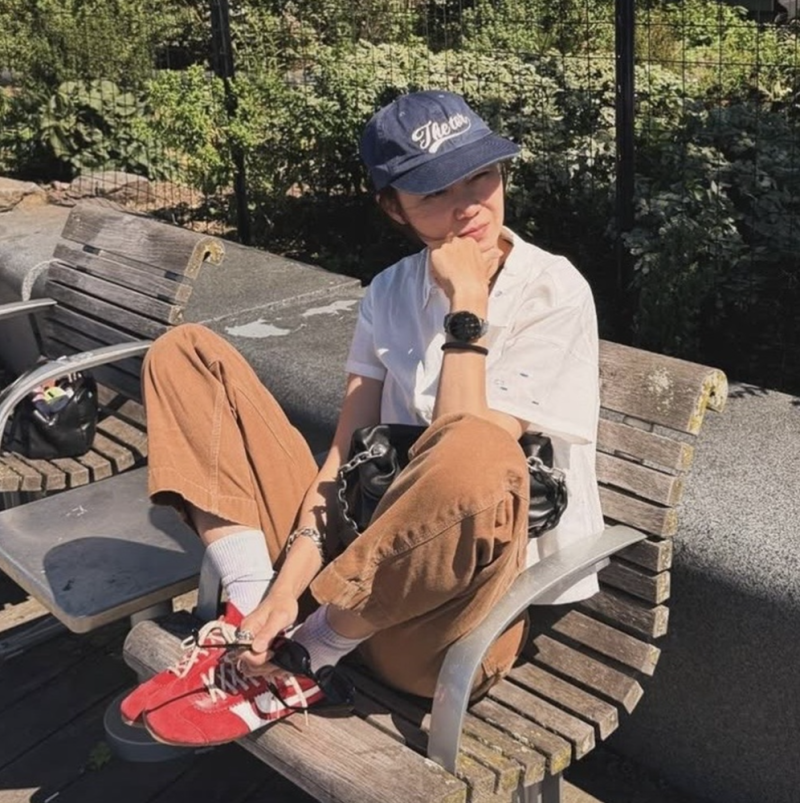 孔曉振穿的紅色運動鞋，原來是這樣才這麼顯眼啊