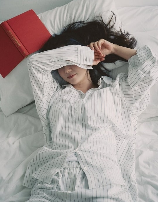 송지효 속옷 브랜드 매출 올랐다…직접 모델까지 나선 이유