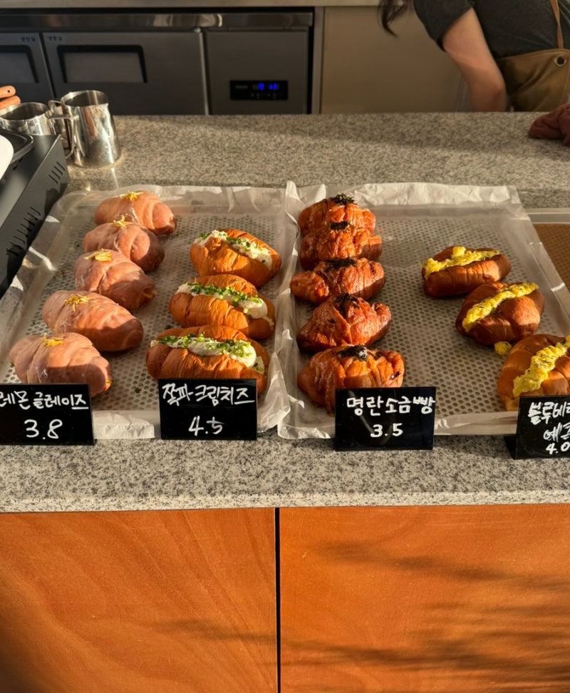 Busan's New Cafe: Waheul in Dadaepo, Recommended for Ocean Views