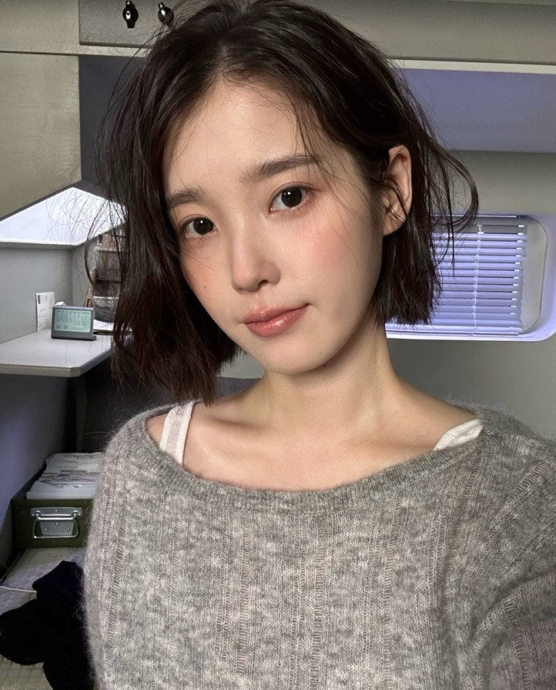 “단발 자를까 말까 고민 끝” 아이유가 자르자 더 예뻐 보이는 턱선 단발…가을 헤어로 딱