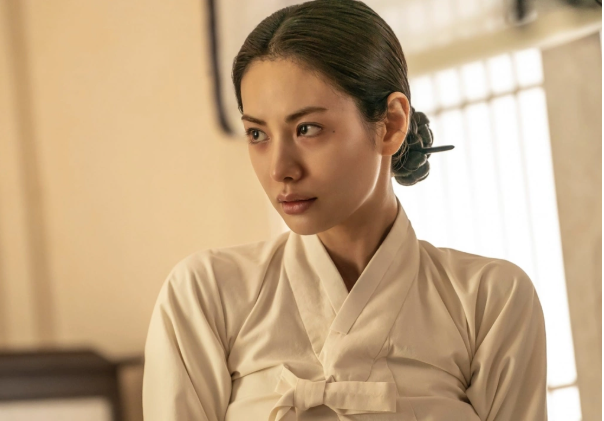 9월 25일 연예뉴스, 다코타 존슨 레드카펫·박신혜 둘째 출산·프레슬리 거버 사망