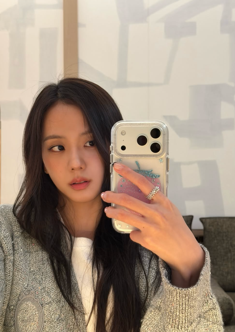추석에도 화제를 모으는 지수 공항패션