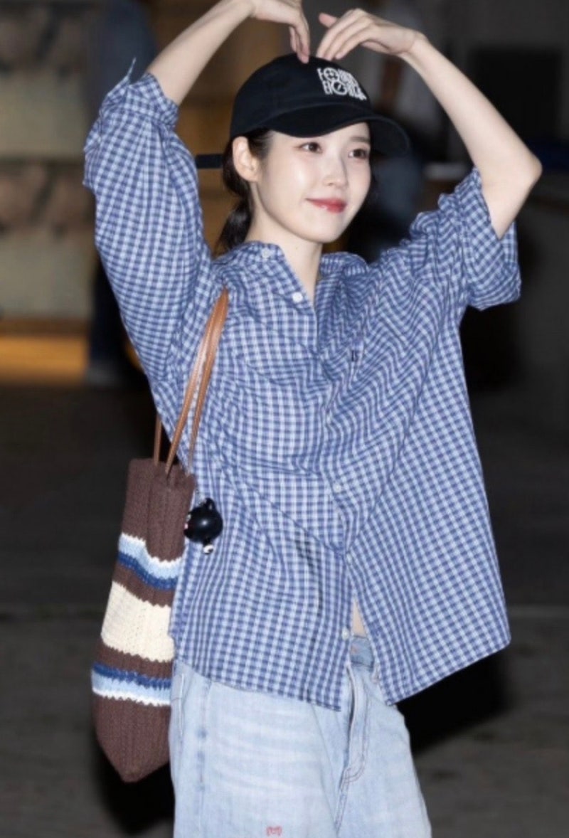 아이유 체크셔츠 가격 의외였다, 명품인 줄 알았는데 15만원대 로우클래식