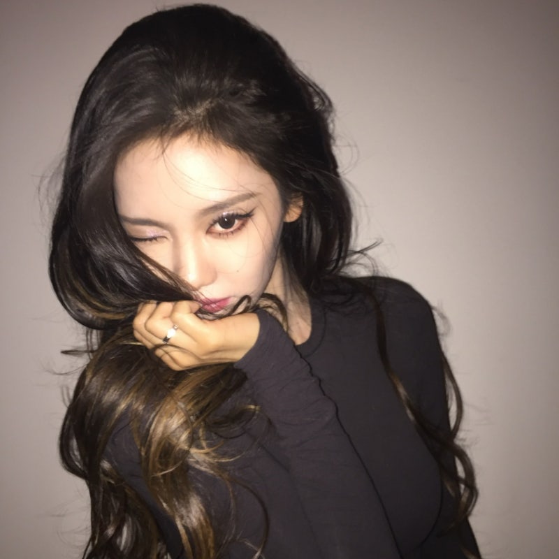 260925 aespa Ningning's Instagram Top Info | Skims Fit Everybody Long Sleeve T-shirt