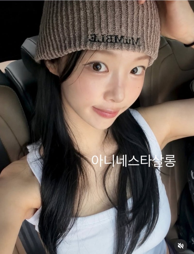 “저 예쁜 여자는 누구야?” 에콰도르전 카메라 잡힌 이동경 아내, “세금 더 내라” 소리 나....