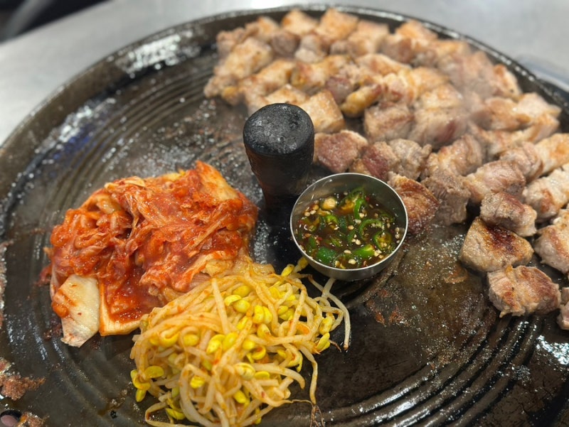 부산 사직야구장 맛집 사직동 고기집 ‘목구멍’