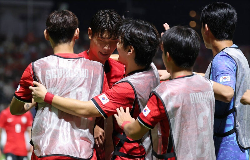 8개월 전 패배를 4-0으로 갚았다, "한국 축구 베트남 꺾고 아시안게임 4강"