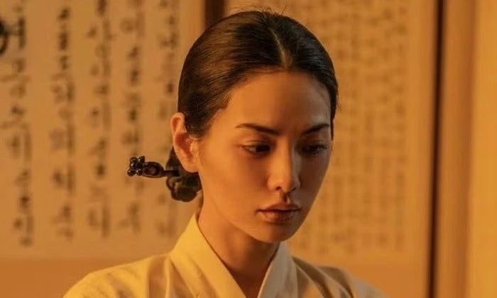 사극 과부 나나, 입술 필러 논란에 결국 "내 잘못" 직접 고개 숙였다
