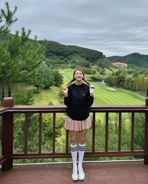 골프웨어만 보려고 했는데 유인영에서 멈췄다… 너무 이쁘잖아!! "반칙 아닌가요?"