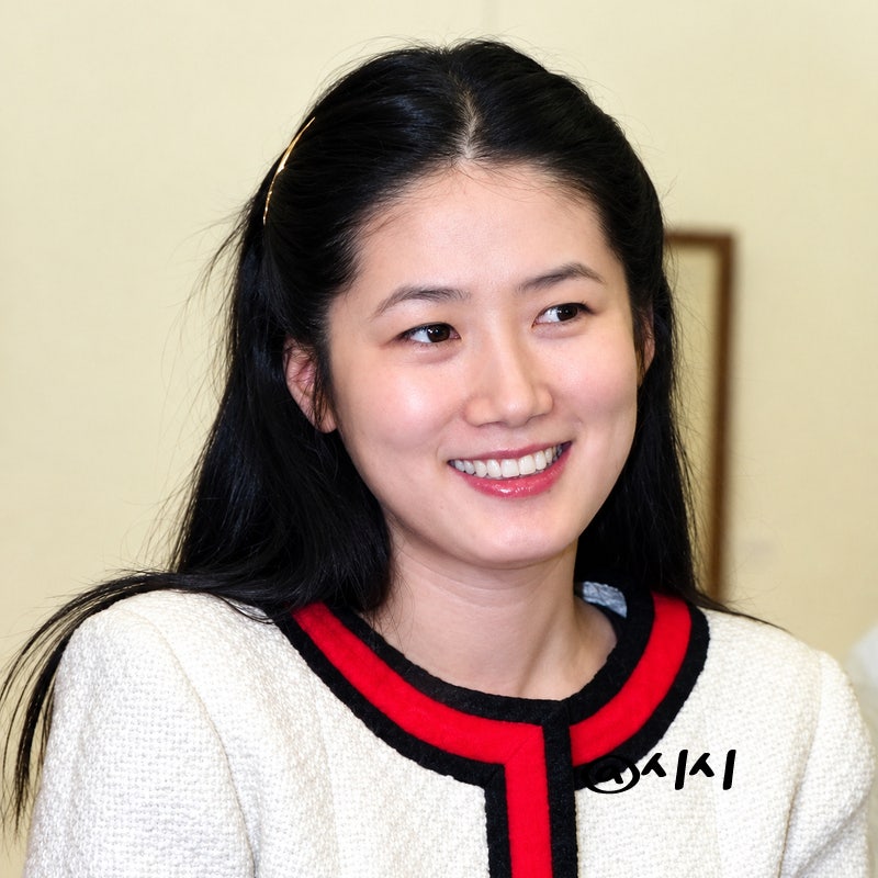 24년 전인데도 레전드ㄷㄷ 갑자기 사라진 톱 여배우 샤넬 투피스