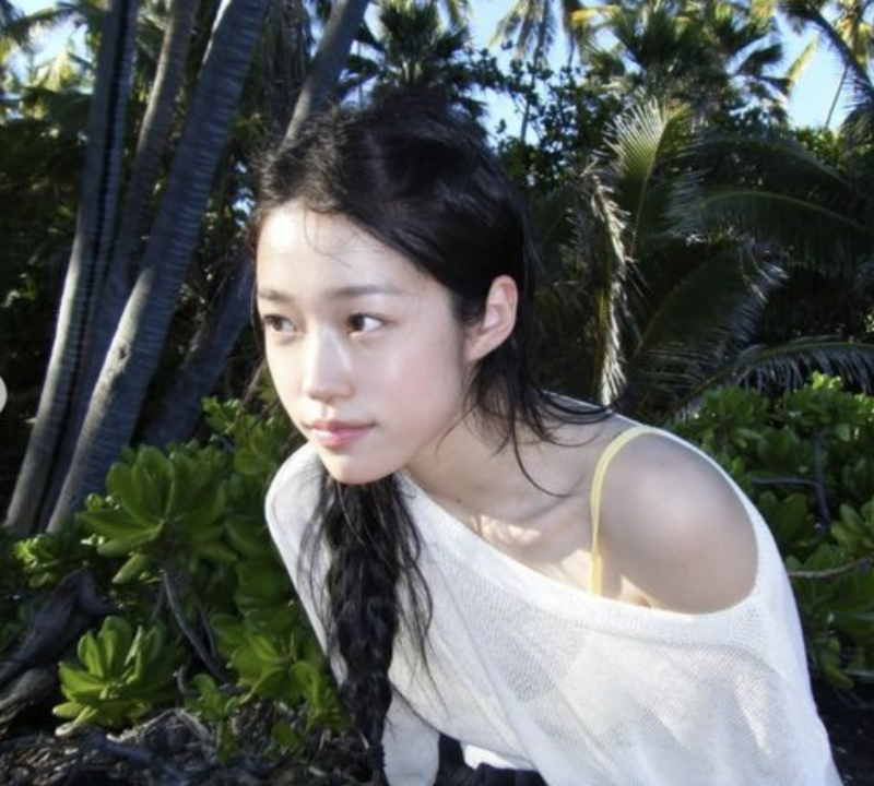 "둘이 원래 이렇게 친했어?" 노윤서 바다 여행 사진 속 반전 인맥