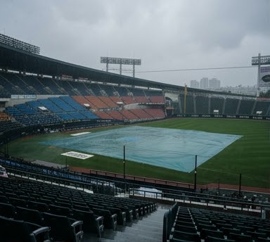 추석날 2시간 전 취소…롯데-두산전은 추후 편성