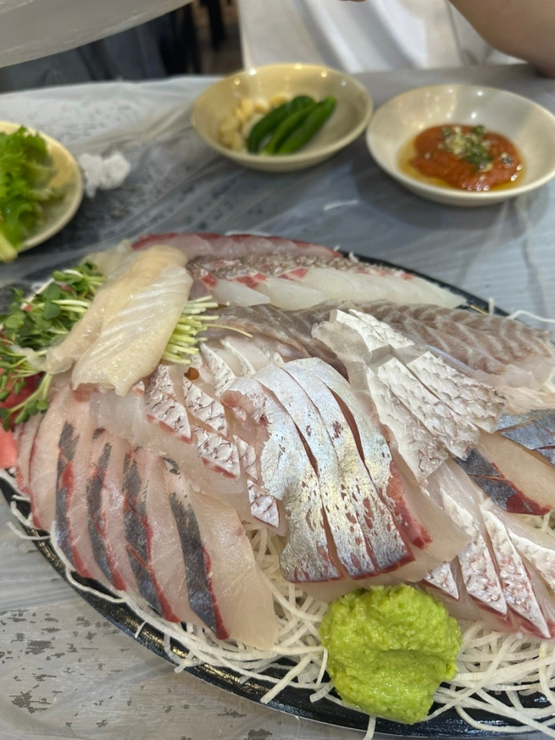 [서울 동작구]노량진수산시장 줄무늬전갱이 모듬회(중), 흰다리새우 1kg 신안군향우회에서 사....