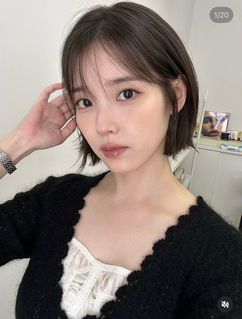 단발로 레전드 찍은 아이유 인스타 사진 모음 여자 가을 코디 스타일 추천