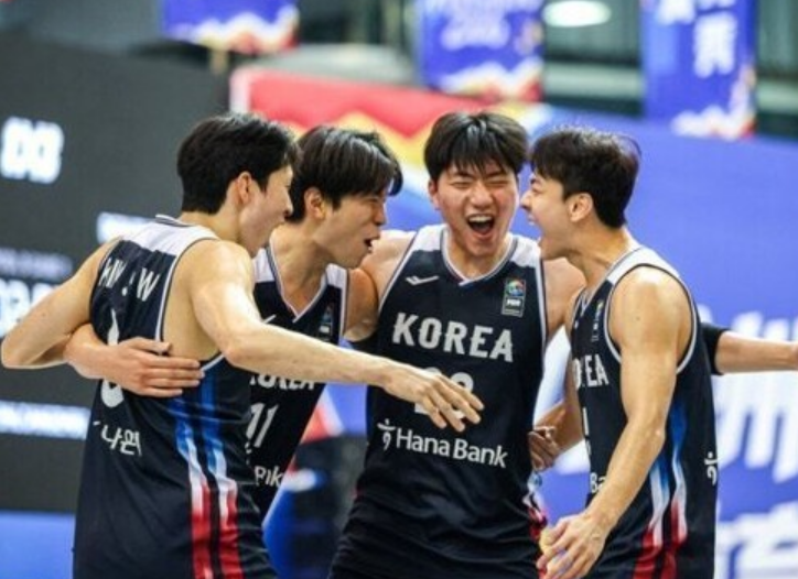 결국 해냈다! 3X3 농구 AG 사상 첫 금메달 '죽기'로 뛴 이주영 9점! 팔뚝엔 상처 자국…대학생 ....