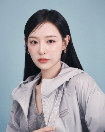 '눈물의 여왕' 김지원, 2년 만에 돌아오더니… 화보 속 분위기 결국 이 정도였다