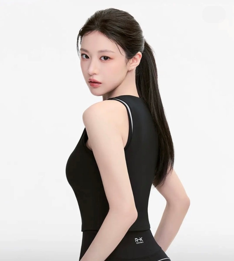 Go Youn-jung's Workout Photoshoot: Why Her Vibe Changed Just by Wearing All-Black Leggings and a Ponytail