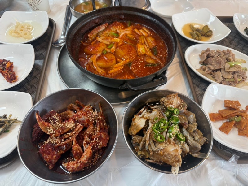 여수 이순신광장 애견동반 맛집! 갈치조림 시키면 게장이 무한리필인 정담식당