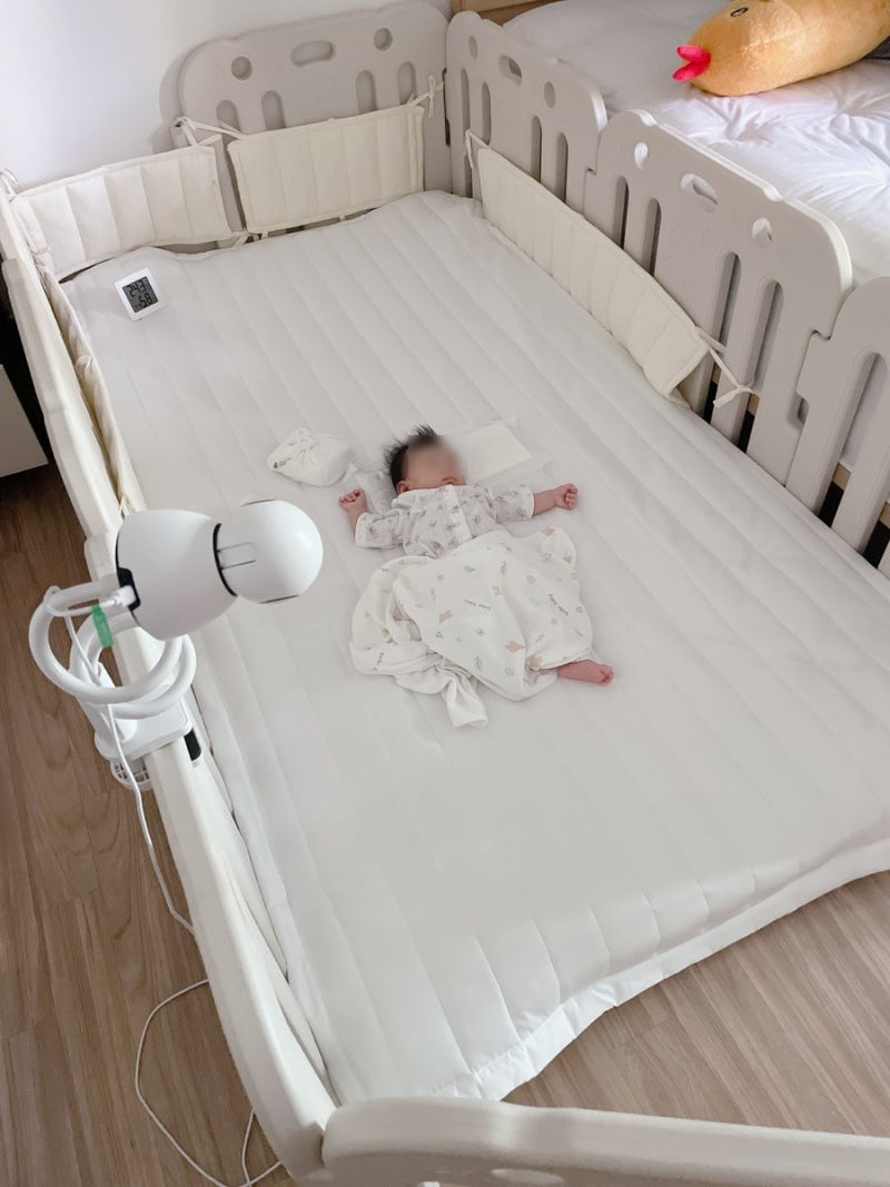 생후 60일 아기침대 교체 | 시몬스 N32 슈퍼싱글 토퍼 원목깔판 베이비룸 조합