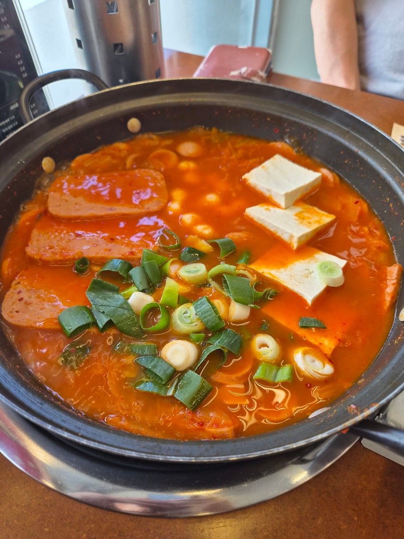 대구 북구청역 김치찌개 맛집 - 백채김치찌개 대구북구청점