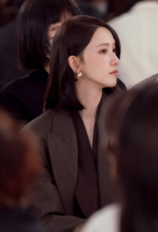 임윤아 긴 머리 싹둑 자르더니 밀라노가 들썩…단발보다 더 놀라운 ‘한국 아티스트 최초’ ....