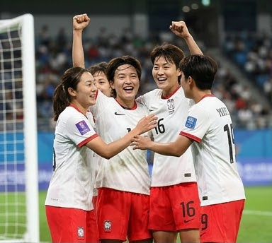 6대3 난타전…윤수정 해트트릭, 여자축구 8년 만에 4강