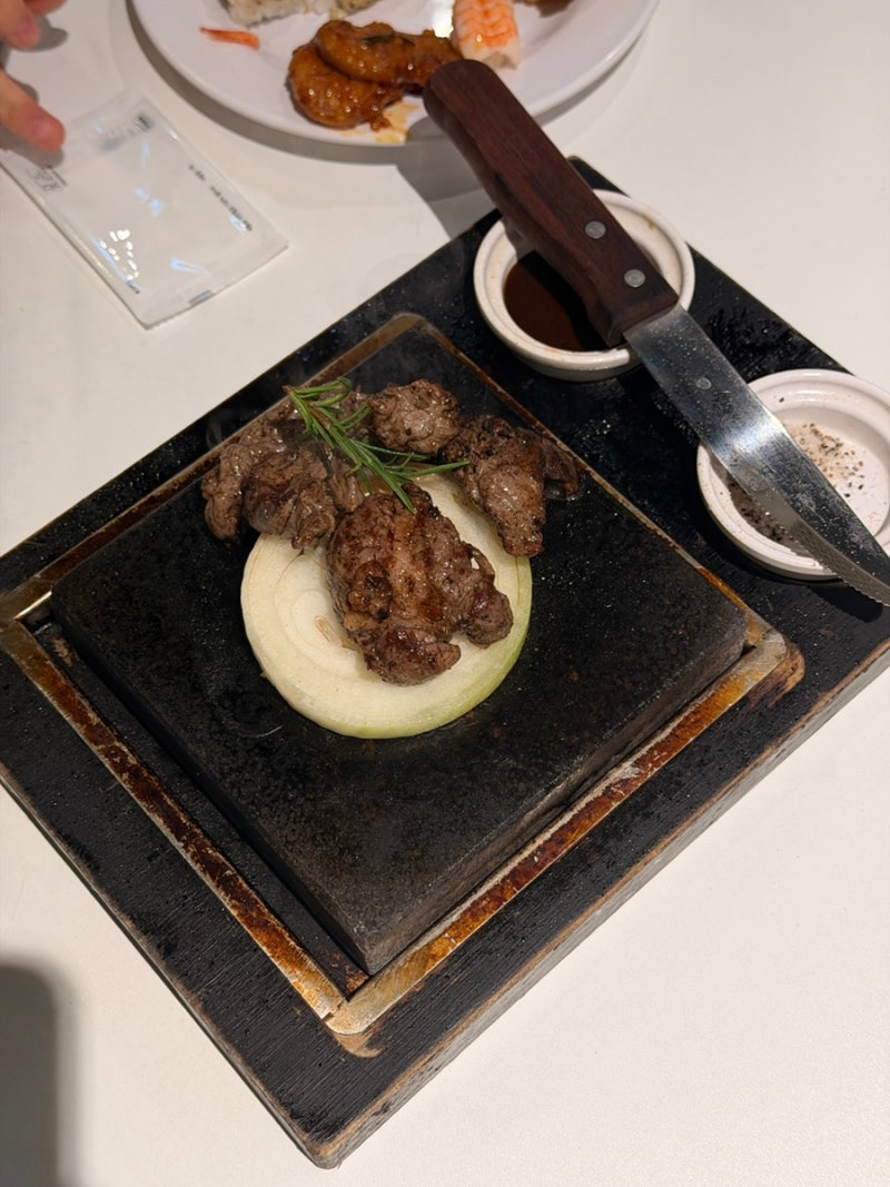 [신시아 뷔페 맛집] 애슐리퀸즈 시흥 신세계아울렛점 공휴일 방문 웨이팅 시간 9900원 스테이....