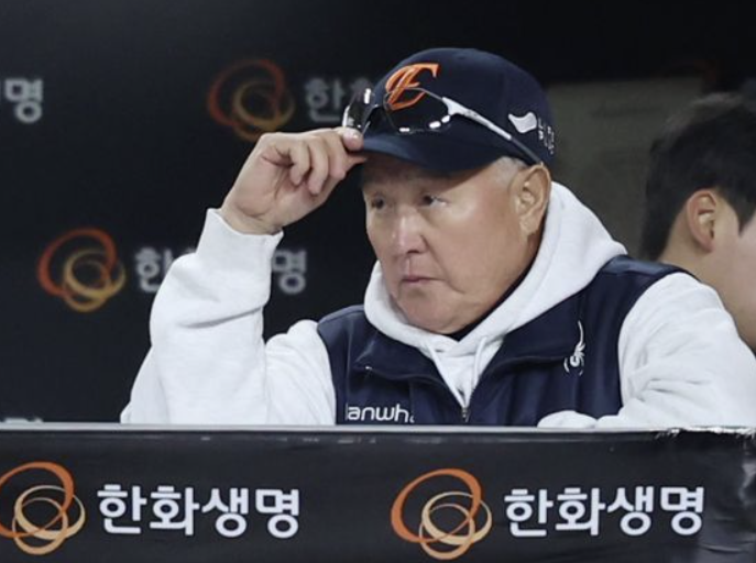 100억 강백호까지 데려왔는데 9위…준우승팀 한화는 왜 1년 만에 무너졌나