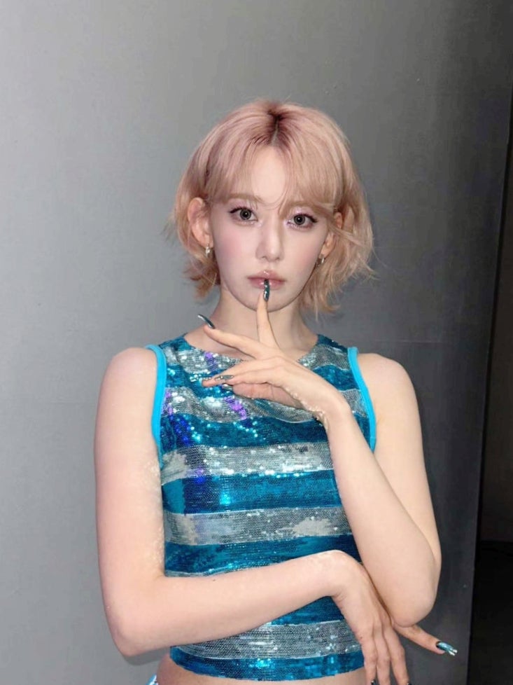 LE SSERAFIM Sakura's Radical Transformation: Pink Bob and Blue Sequins