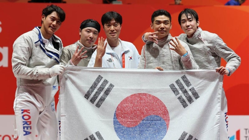 "끝판왕 오상욱, 도경동까지 살렸다" 일본에 짜릿한 45-44 역전승...남자 사브르 단체전 4연패