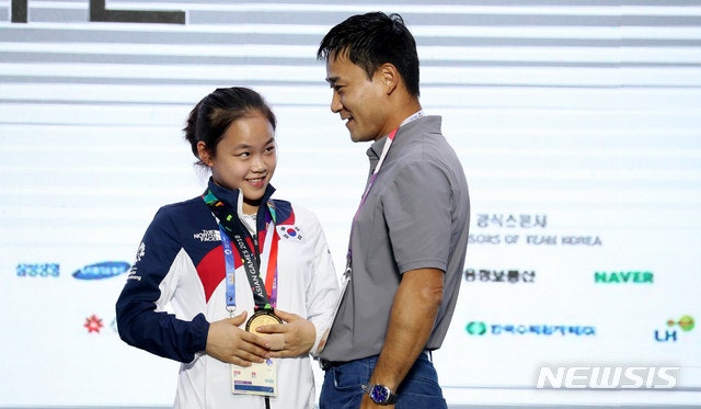 "거의가 아니라 아예 안 한다" 여서정, 북한 안창옥과의 대화 묻자…8년 만의 금빛 착지, 굳은....