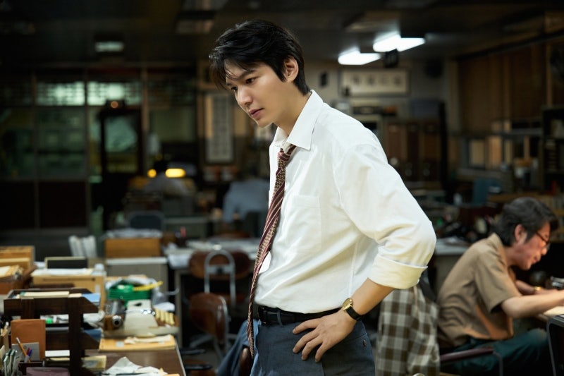 암살자 100만 돌파 이민호 기자, 개봉 4일 만에 입증한 흥행 파워와 한영일로 완벽 변신한 열....