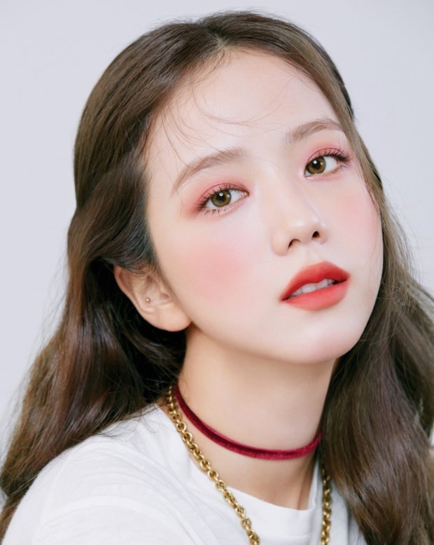 지수 디올 블러셔 뭐야?｜디올 로지 글로우 스틱 001 핑크로 2026 로즈빛 치크 따라하기