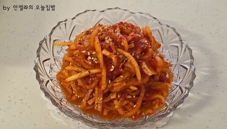 류수영 무생채 만드는법 새콤달콤 무생채 레시피 비빔밥까지 맛있어요
