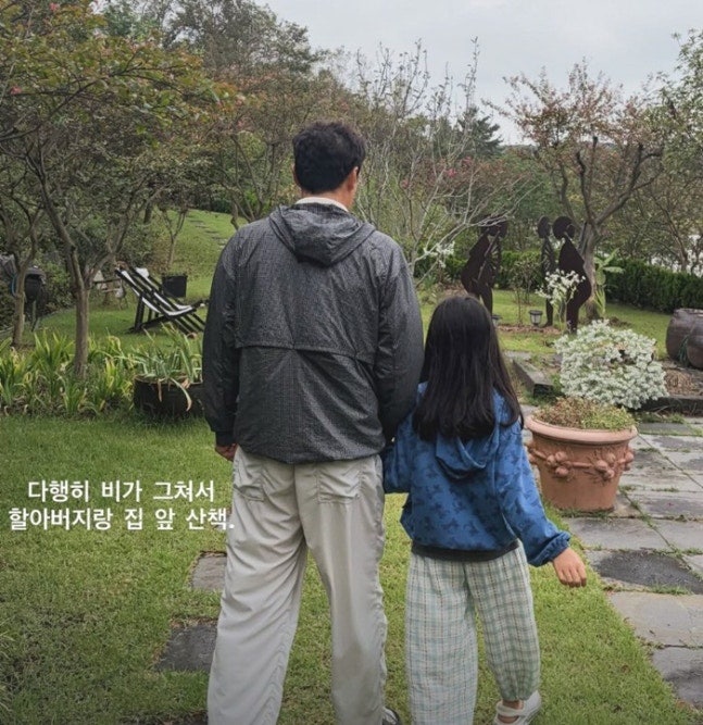 차범근 74세에도 20대 피지컬 손녀 손 잡고 산책 포착