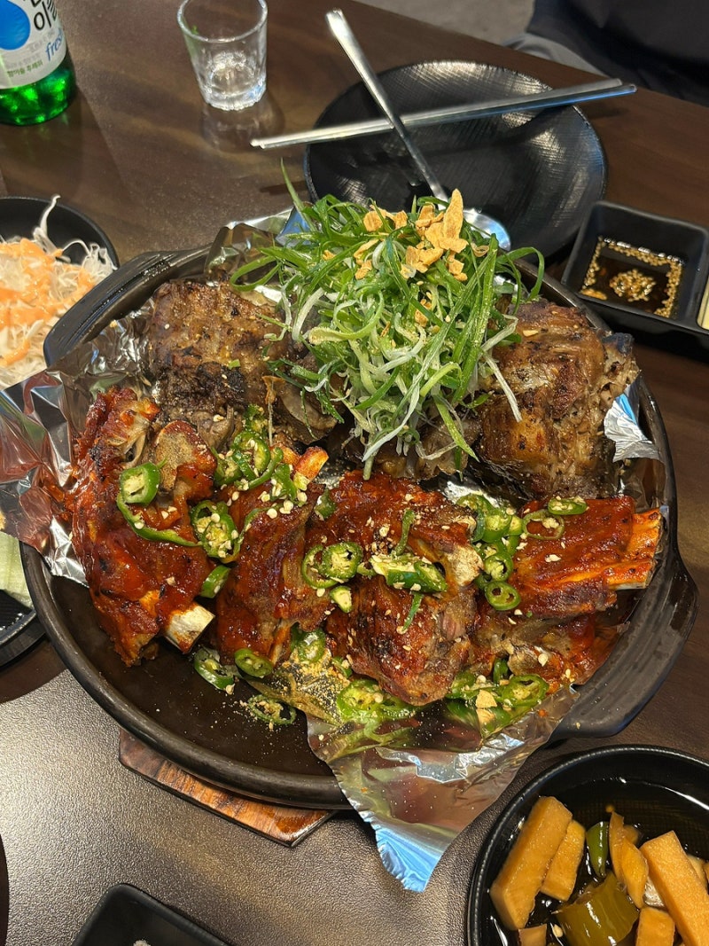 청주 율량동 맛집 ‘향설뼈구이 율량점’ 소주 뿌시고 온 후기