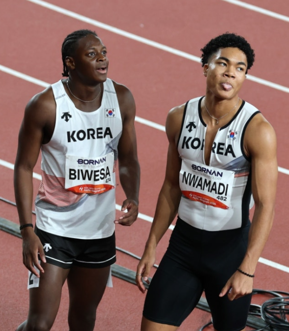 값진 남자 100m, 나마디 조엘 진과 비웨사 다니엘 가사마