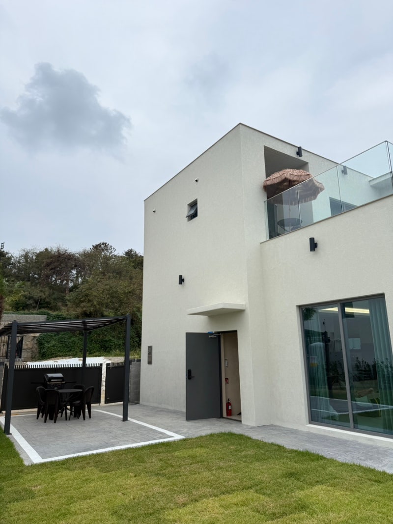 New Gyeongju Gampo Pet-Friendly Private Pension Pool Villa: Jageunbalbaguk