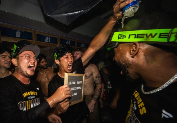 [MLB] "가을야구 확정한 샌디에이고", 송성문 엔트리 제외 가능성 짚어본 결과는?