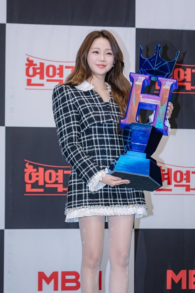 가수 홍지윤, 트로트 바비가 되기까지 판소리 소녀에서 아이돌 연습생, 무명 시절