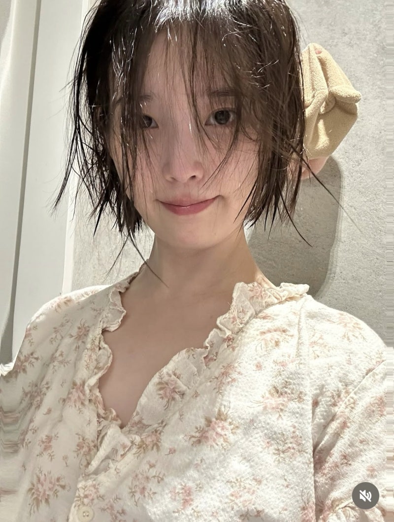아이유 단발 민낯, 남다른 동안 비주얼, "단발인의 삶" 익살스러운 모습 공개
