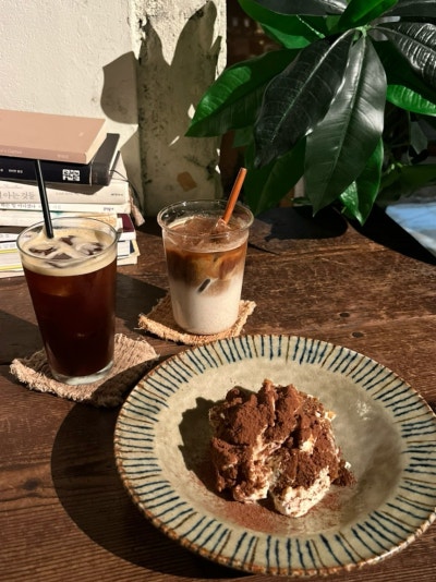 부산 전포 카페 추천 | 커피&middot;티라미수 맛집 | 팟오브부산 | pot of busan | 밤에 와도 예쁜 카페 | 재방문 후기