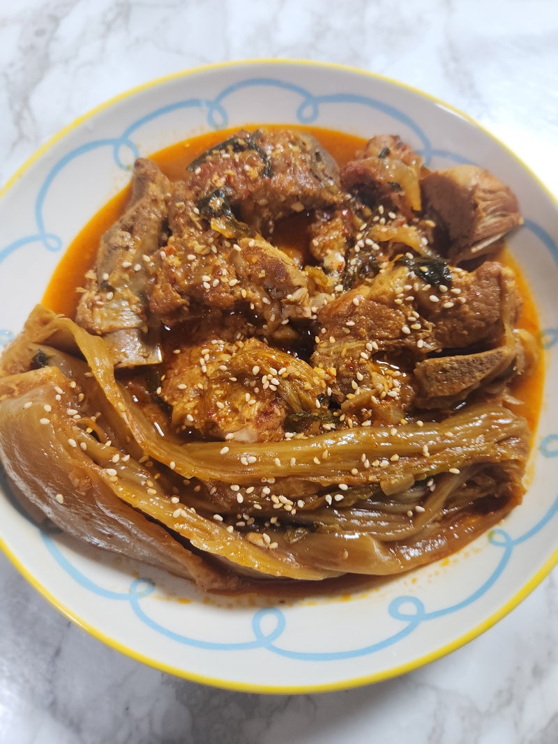 묵은지에 고기 푹 끓였더니… 밥도둑 돼지 갈비 김치찜(+류수영 편스토랑 김치찜, 어남선생)